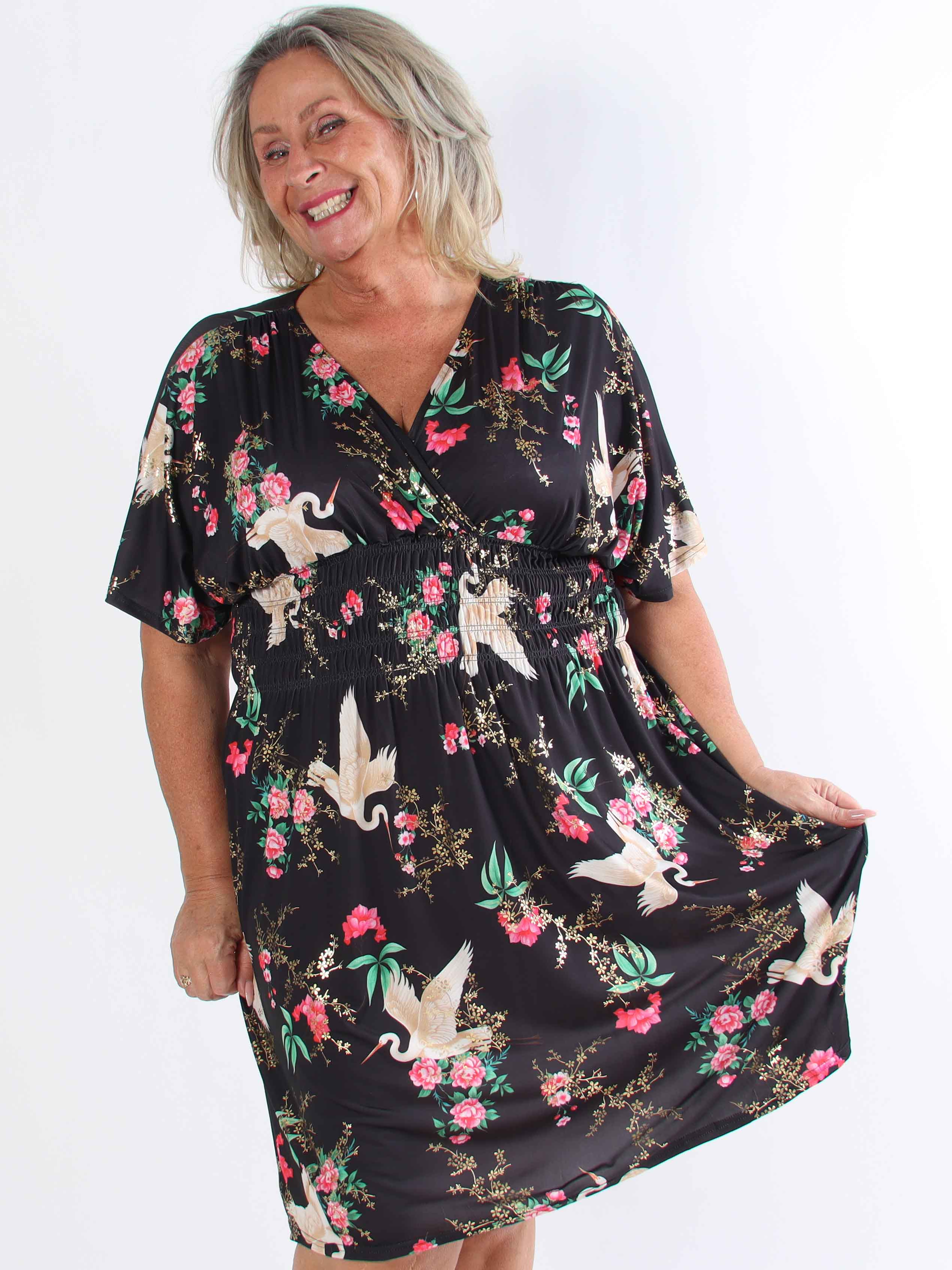 Pams Fly Short - Elastisk plus size-klänning med blommor och fåglar